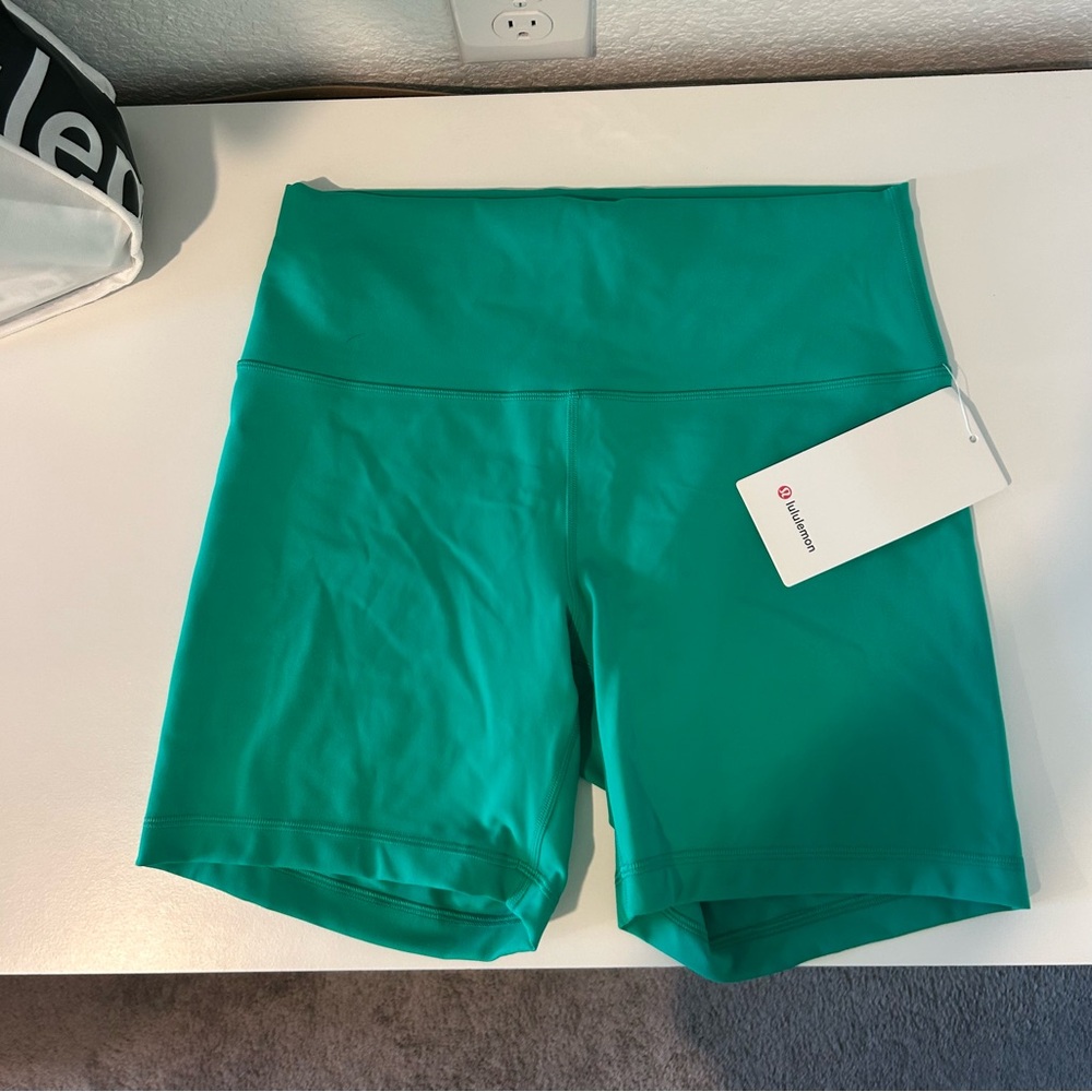 NWT Wunder HR Shorts 6”